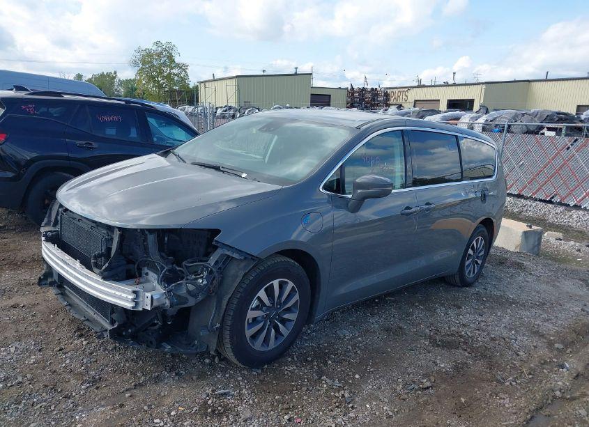 Photo 2 of 2022 Chrysler Pacifica HYBRID TOURING L (VIN 2C4RC1L78NR126679)