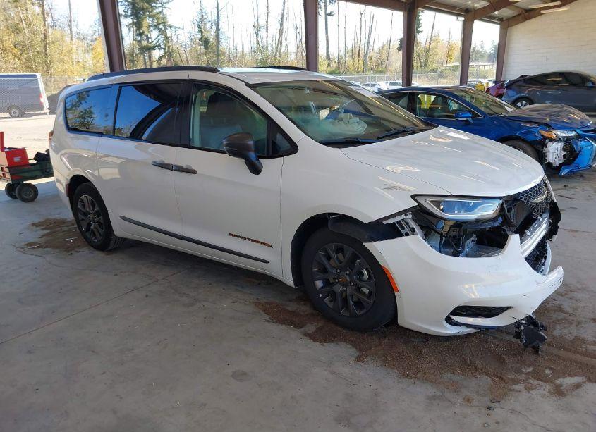 2023 Chrysler Pacifica HYBRID TOURING L (VIN 2C4RC1L78PR589067) main photo