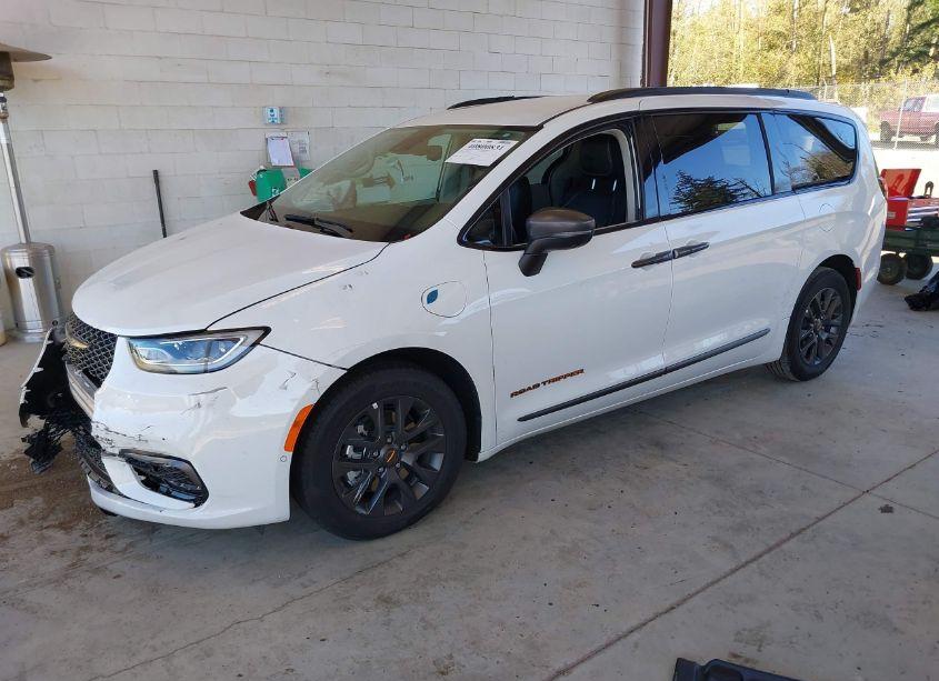 Photo 2 of 2023 Chrysler Pacifica HYBRID TOURING L (VIN 2C4RC1L78PR589067)