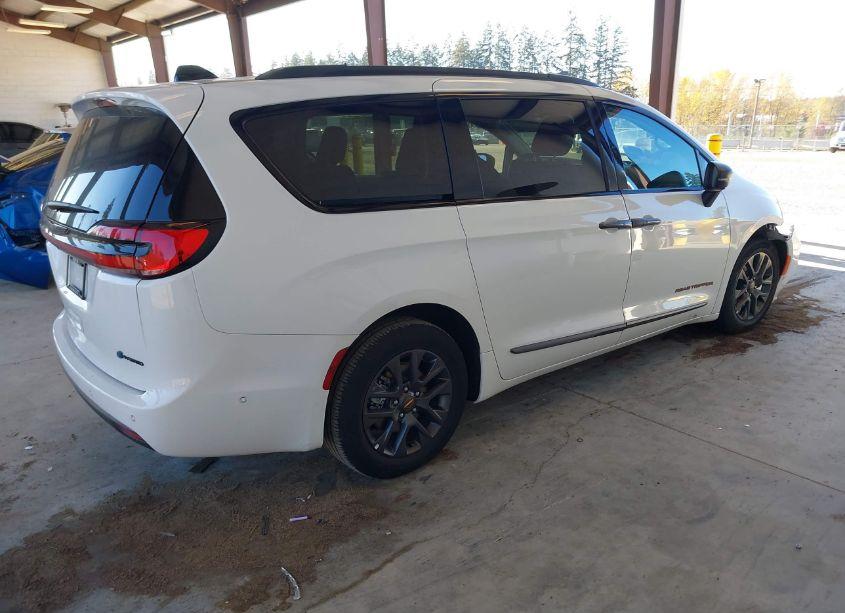 Photo 4 of 2023 Chrysler Pacifica HYBRID TOURING L (VIN 2C4RC1L78PR589067)