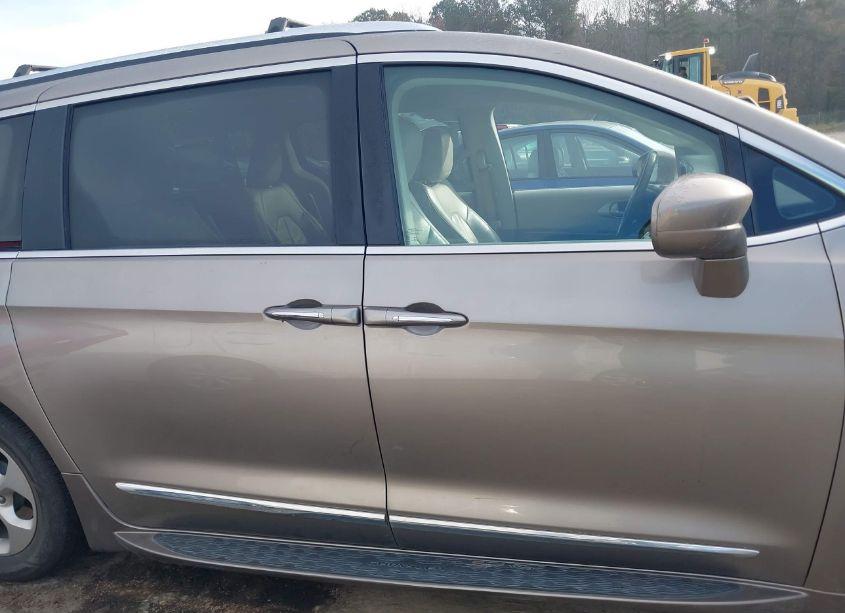 Photo 14 of 2018 Chrysler Pacifica HYBRID TOURING L (VIN 2C4RC1L79JR124904)