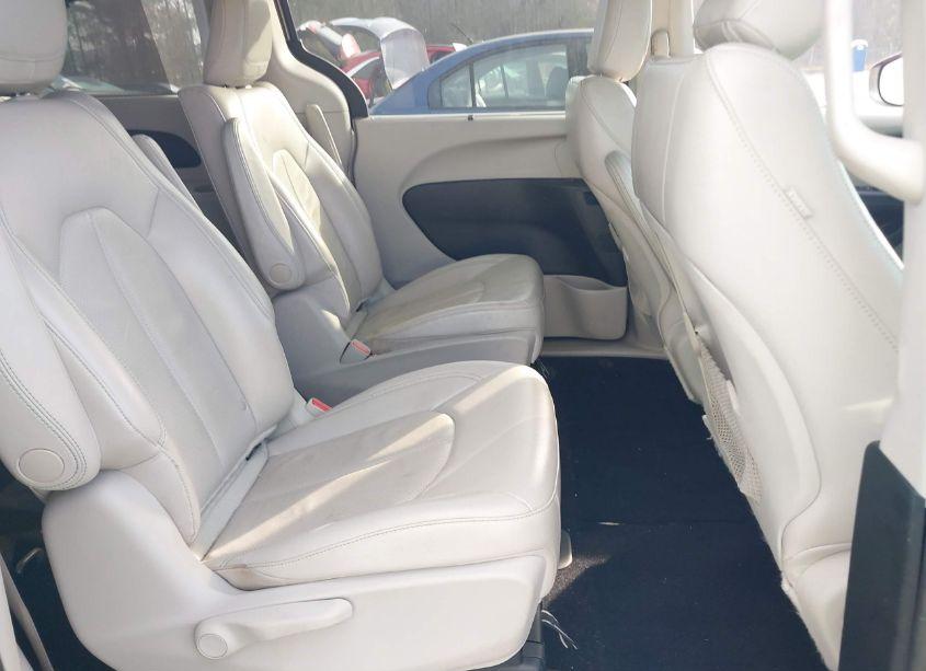 Photo 8 of 2018 Chrysler Pacifica HYBRID TOURING L (VIN 2C4RC1L79JR124904)