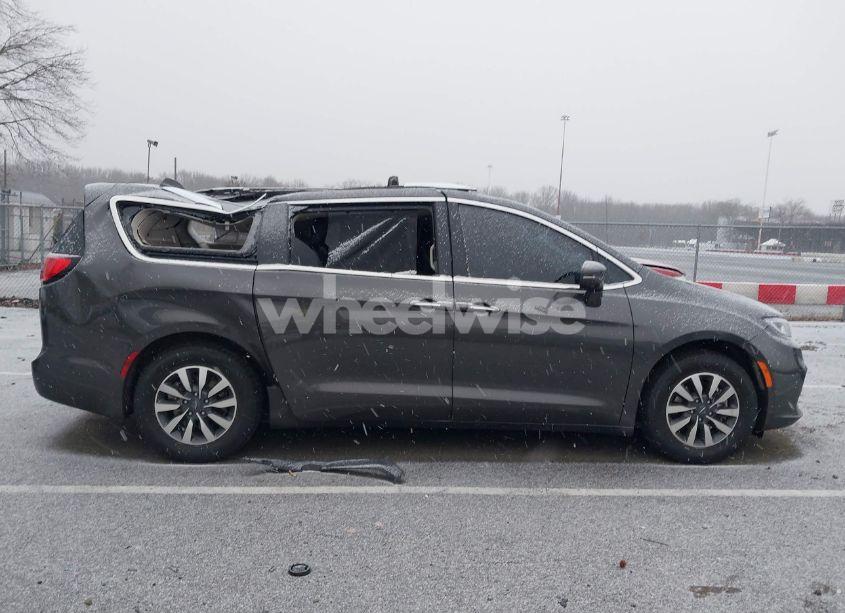 Photo 13 of 2021 Chrysler Pacifica HYBRID TOURING L (VIN 2C4RC1L79MR535420)