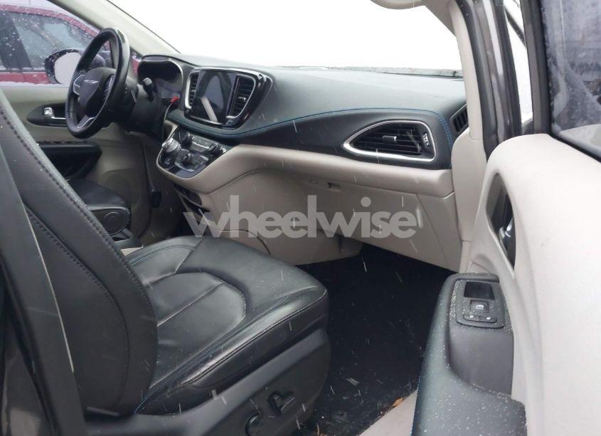 Photo 5 of 2021 Chrysler Pacifica HYBRID TOURING L (VIN 2C4RC1L79MR535420)