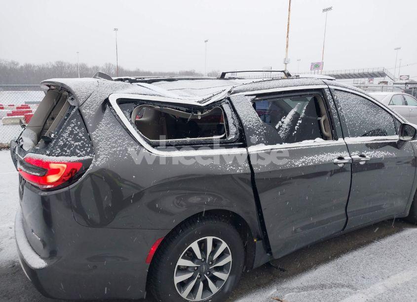 Photo 6 of 2021 Chrysler Pacifica HYBRID TOURING L (VIN 2C4RC1L79MR535420)