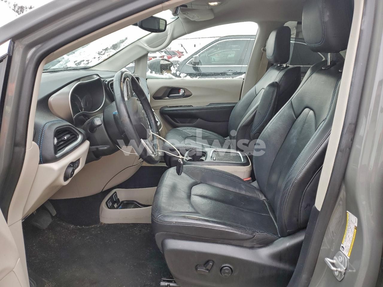 Photo 7 of 2021 CHRYSLER PACIFICA HYBRID TOURING L (VIN 2C4RC1L79MR580700)