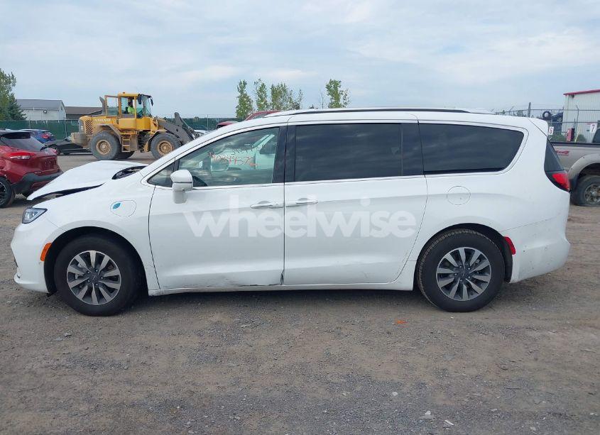 Photo 14 of 2021 Chrysler Pacifica HYBRID TOURING L (VIN 2C4RC1L79MR597058)