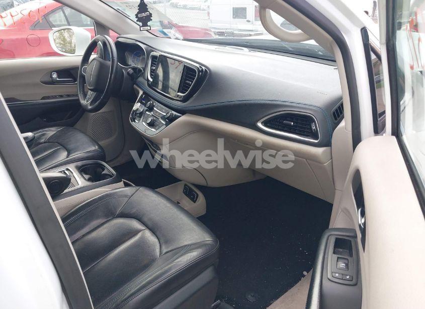 Photo 5 of 2021 Chrysler Pacifica HYBRID TOURING L (VIN 2C4RC1L79MR597058)