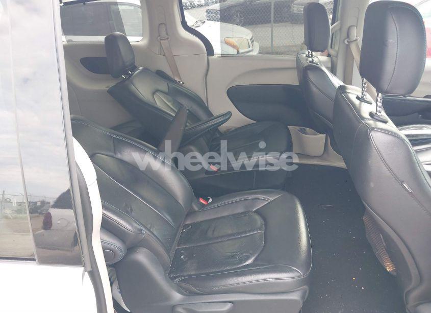 Photo 8 of 2021 Chrysler Pacifica HYBRID TOURING L (VIN 2C4RC1L79MR597058)