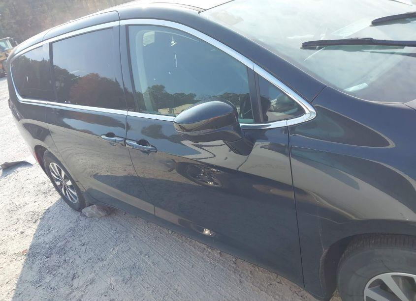 Photo 13 of 2022 Chrysler Pacifica HYBRID TOURING L (VIN 2C4RC1L79NR143698)