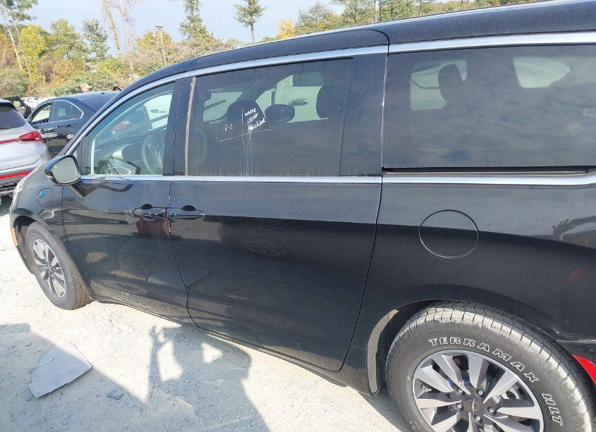 Photo 14 of 2022 Chrysler Pacifica HYBRID TOURING L (VIN 2C4RC1L79NR143698)