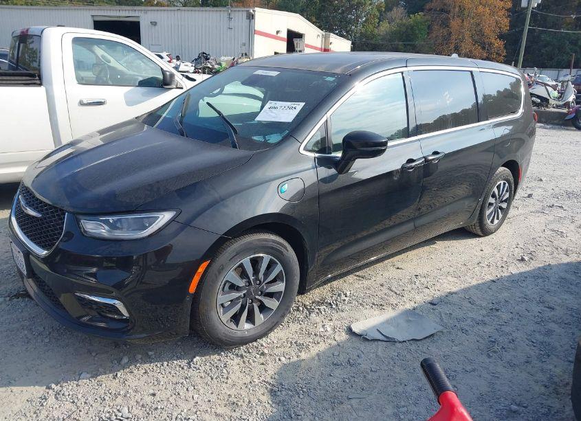 Photo 2 of 2022 Chrysler Pacifica HYBRID TOURING L (VIN 2C4RC1L79NR143698)