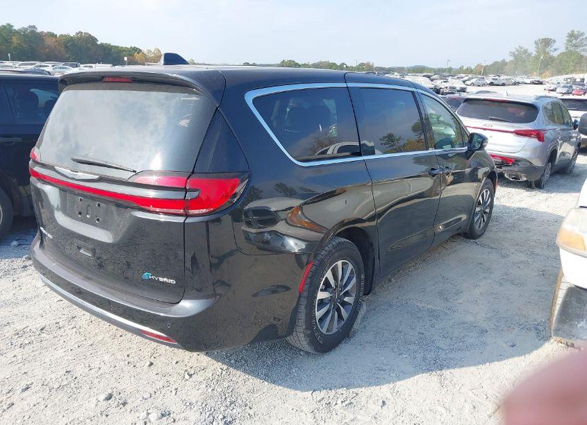 Photo 4 of 2022 Chrysler Pacifica HYBRID TOURING L (VIN 2C4RC1L79NR143698)