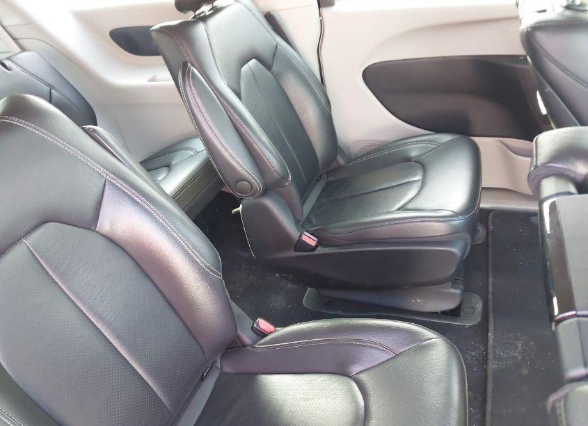 Photo 8 of 2022 Chrysler Pacifica HYBRID TOURING L (VIN 2C4RC1L79NR143698)