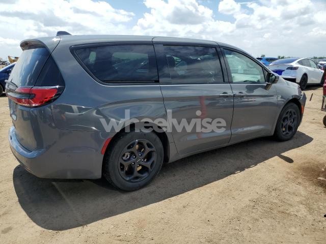 Photo 3 of 2022 CHRYSLER PACIFICA HYBRID TOURING L (VIN 2C4RC1L79NR173719)