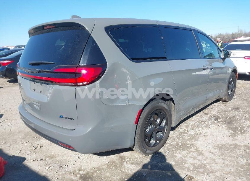 Photo 4 of 2022 Chrysler Pacifica HYBRID TOURING L (VIN 2C4RC1L79NR213703)