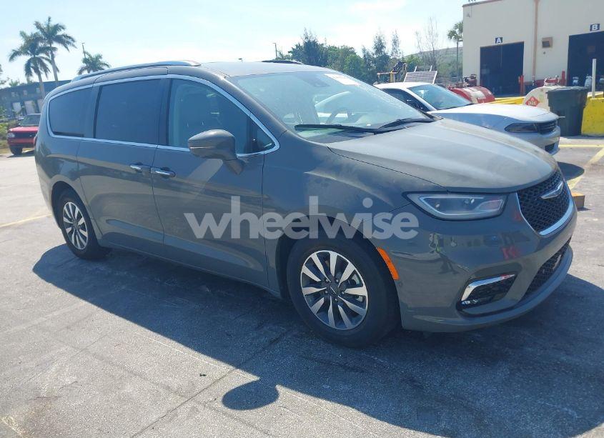 2021 Chrysler Pacifica HYBRID TOURING L (VIN 2C4RC1L7XMR586201) main photo