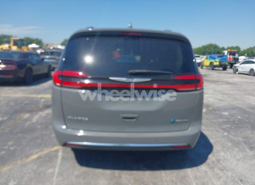 Photo 16 of 2021 Chrysler Pacifica HYBRID TOURING L (VIN 2C4RC1L7XMR586201)