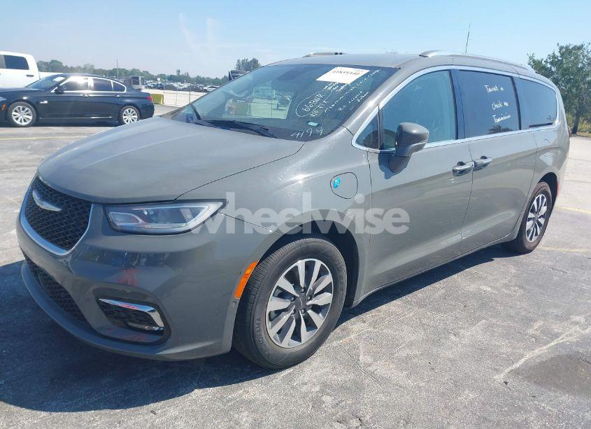Photo 2 of 2021 Chrysler Pacifica HYBRID TOURING L (VIN 2C4RC1L7XMR586201)