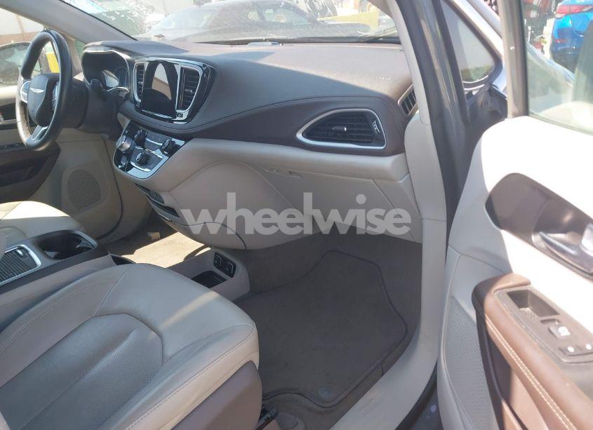 Photo 5 of 2021 Chrysler Pacifica HYBRID TOURING L (VIN 2C4RC1L7XMR586201)