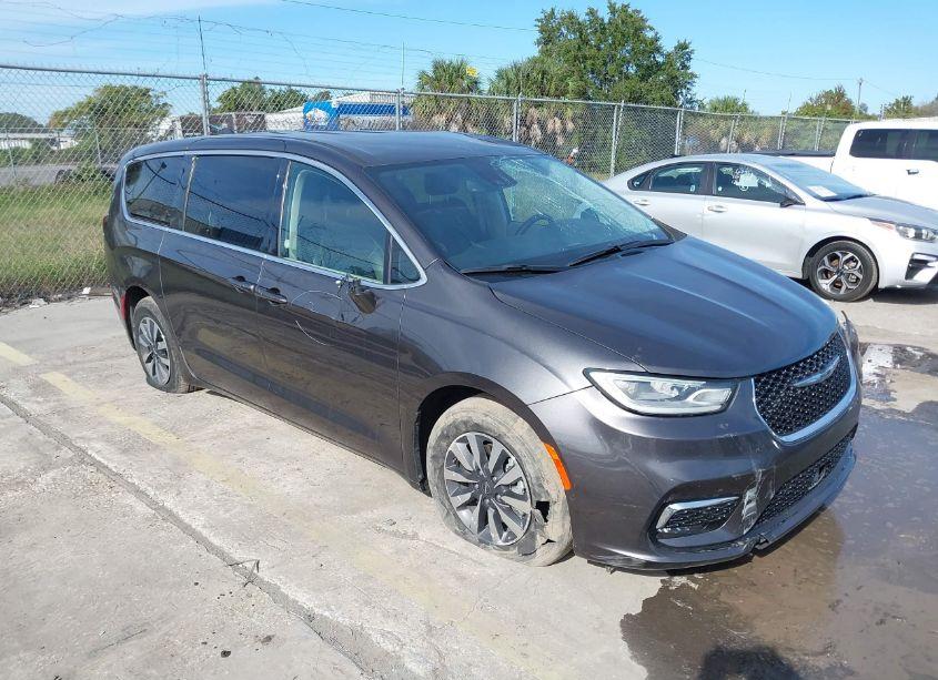 2022 Chrysler Pacifica HYBRID TOURING L (VIN 2C4RC1L7XNR122813) main photo