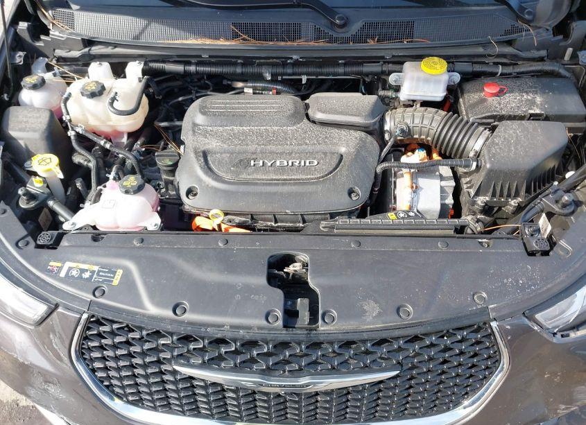 Photo 10 of 2022 Chrysler Pacifica HYBRID TOURING L (VIN 2C4RC1L7XNR122813)