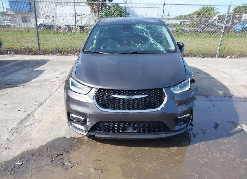 Photo 12 of 2022 Chrysler Pacifica HYBRID TOURING L (VIN 2C4RC1L7XNR122813)