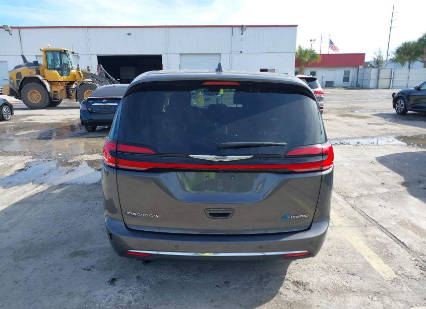 Photo 16 of 2022 Chrysler Pacifica HYBRID TOURING L (VIN 2C4RC1L7XNR122813)