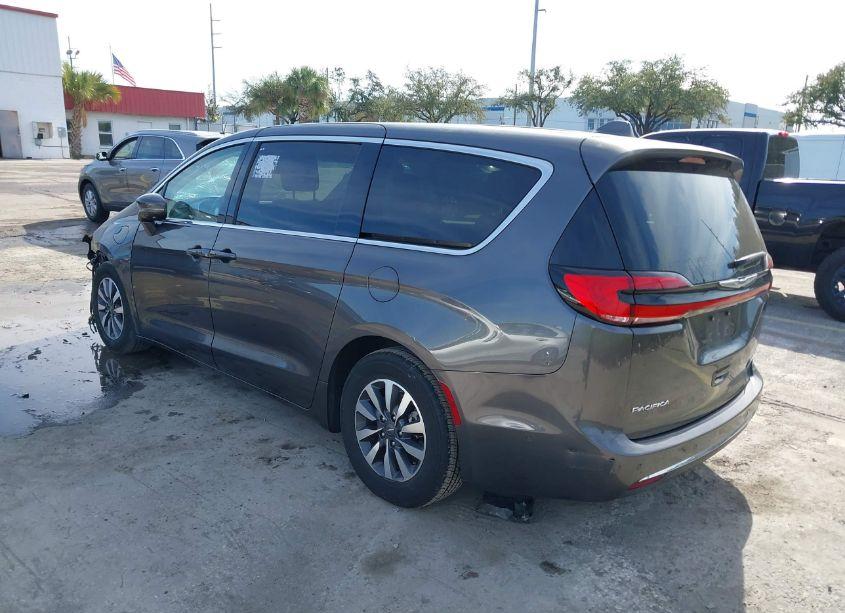 Photo 3 of 2022 Chrysler Pacifica HYBRID TOURING L (VIN 2C4RC1L7XNR122813)