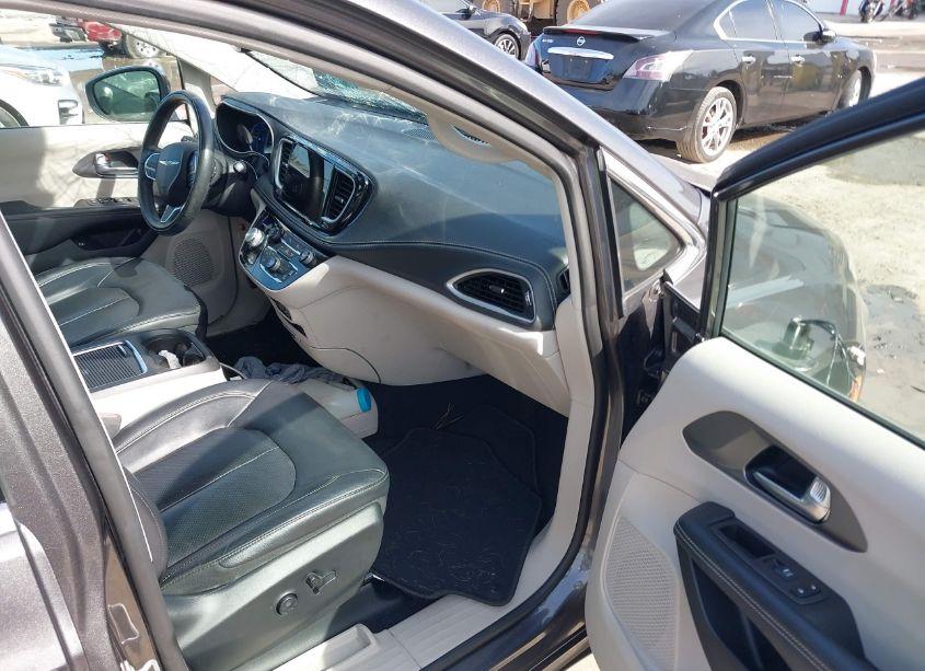 Photo 5 of 2022 Chrysler Pacifica HYBRID TOURING L (VIN 2C4RC1L7XNR122813)