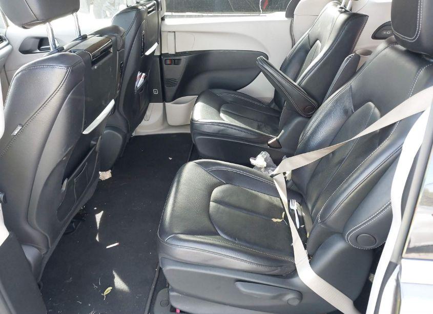 Photo 8 of 2022 Chrysler Pacifica HYBRID TOURING L (VIN 2C4RC1L7XNR122813)