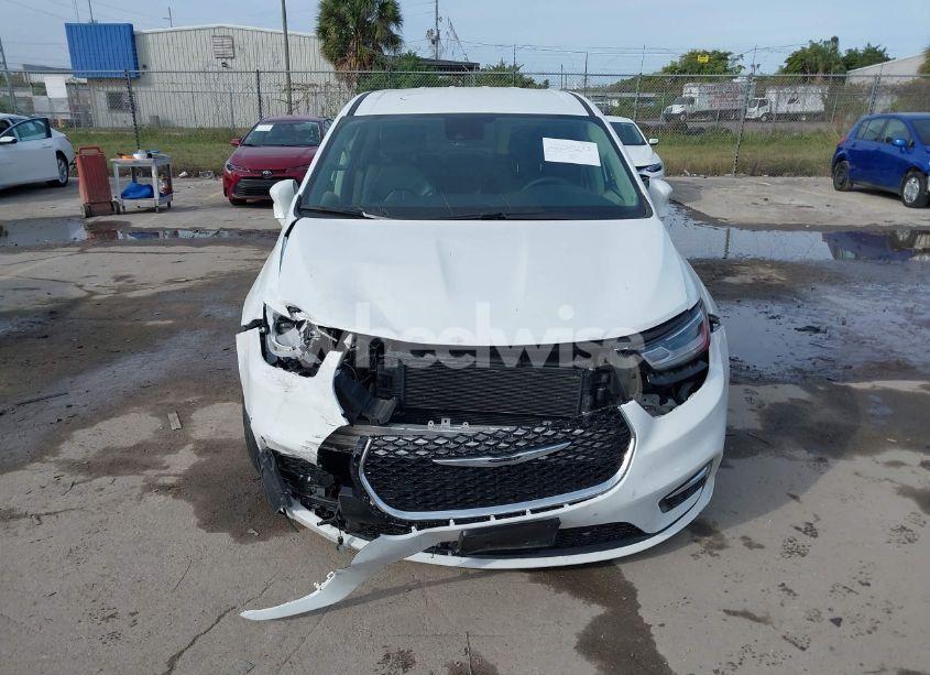 Photo 12 of 2022 Chrysler Pacifica HYBRID TOURING L (VIN 2C4RC1L7XNR124321)