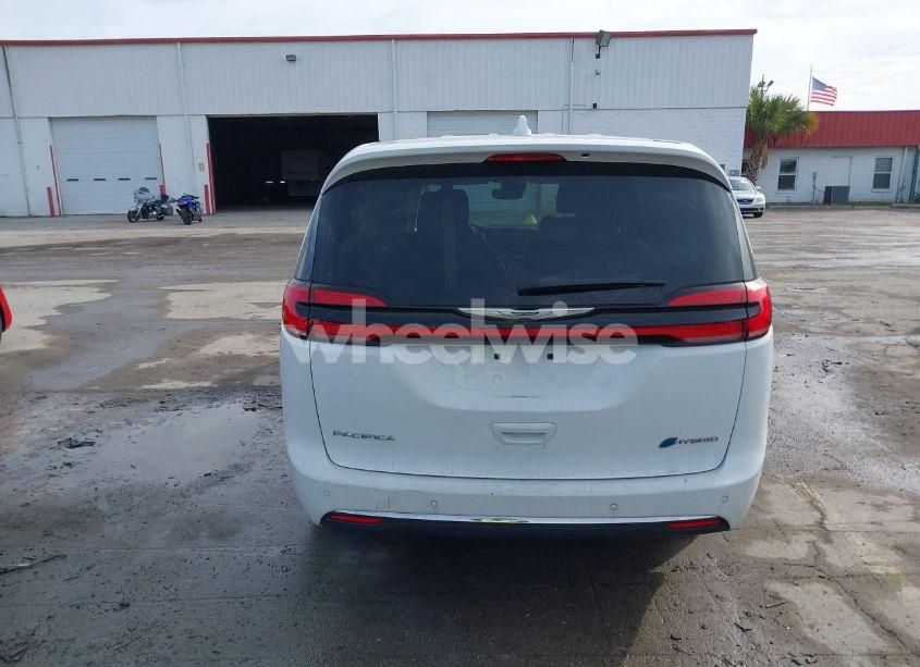 Photo 16 of 2022 Chrysler Pacifica HYBRID TOURING L (VIN 2C4RC1L7XNR124321)