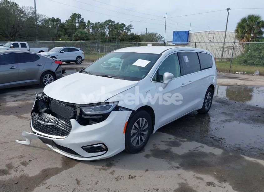 Photo 2 of 2022 Chrysler Pacifica HYBRID TOURING L (VIN 2C4RC1L7XNR124321)