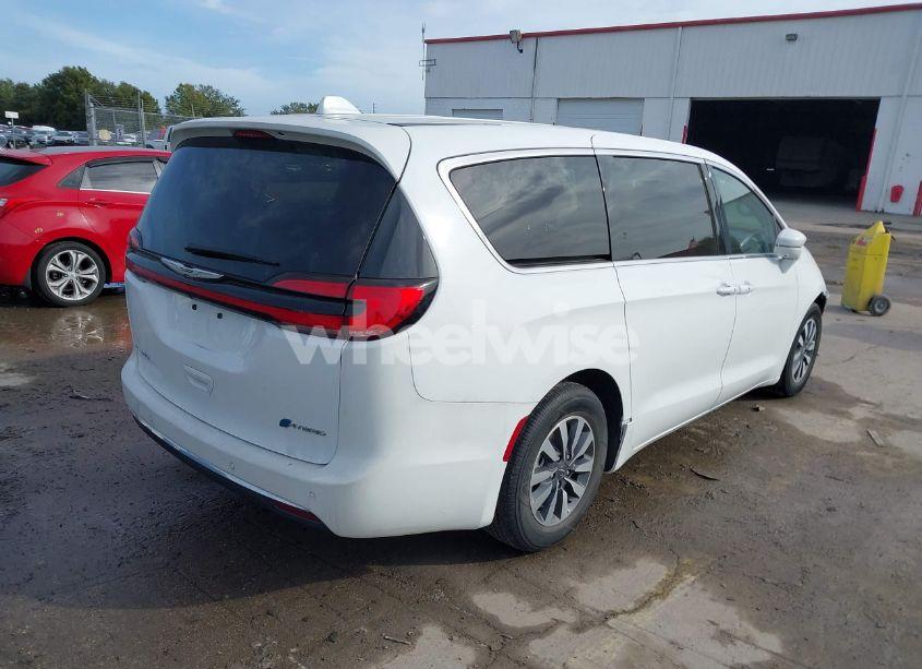 Photo 4 of 2022 Chrysler Pacifica HYBRID TOURING L (VIN 2C4RC1L7XNR124321)
