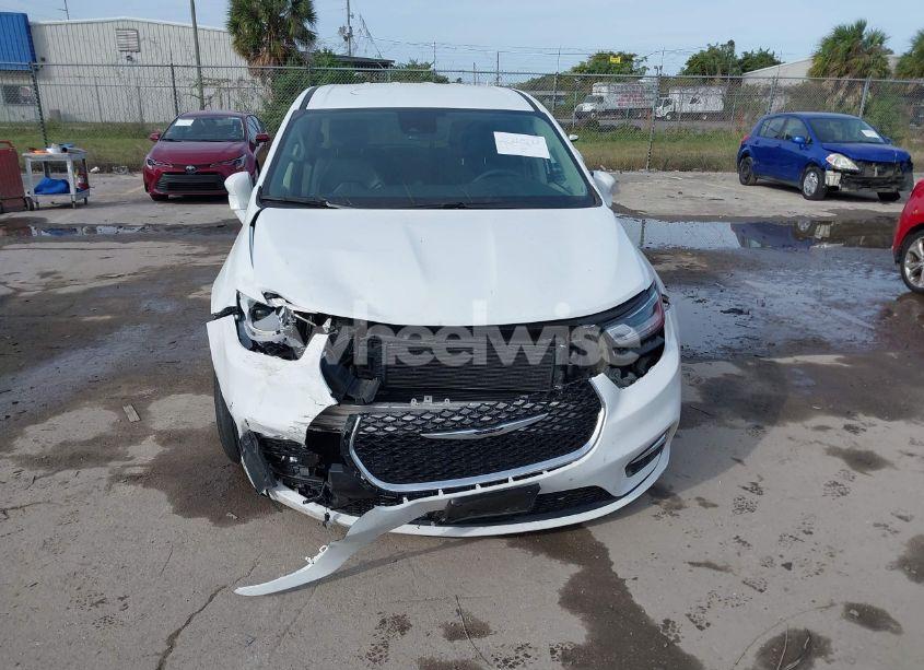 Photo 6 of 2022 Chrysler Pacifica HYBRID TOURING L (VIN 2C4RC1L7XNR124321)