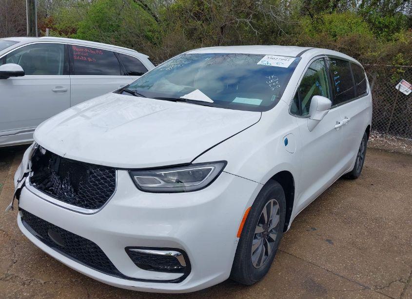 Photo 2 of 2022 Chrysler Pacifica HYBRID TOURING L (VIN 2C4RC1L7XNR144908)