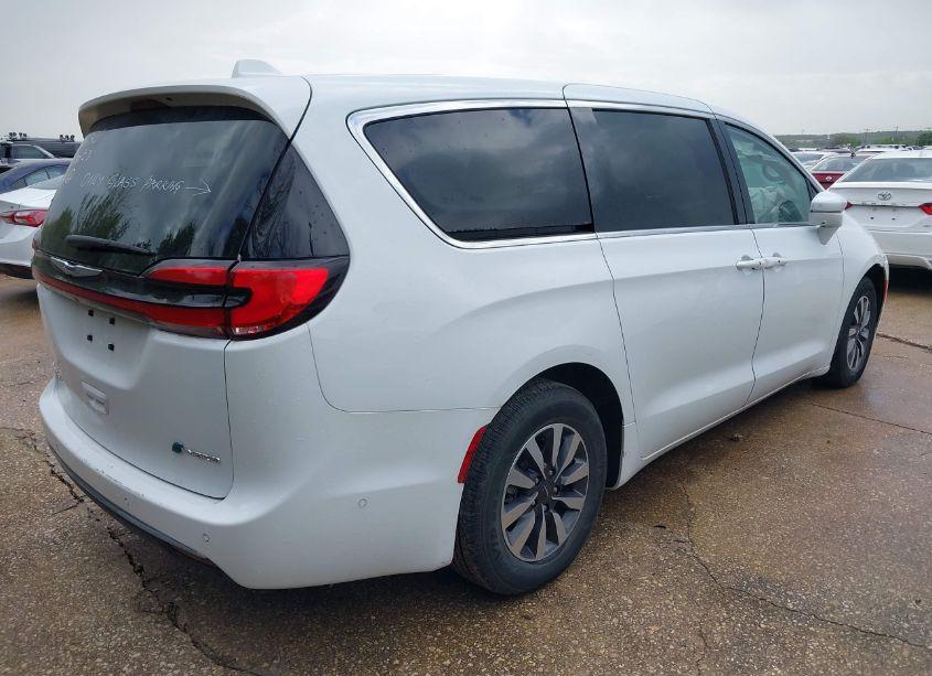 Photo 4 of 2022 Chrysler Pacifica HYBRID TOURING L (VIN 2C4RC1L7XNR144908)