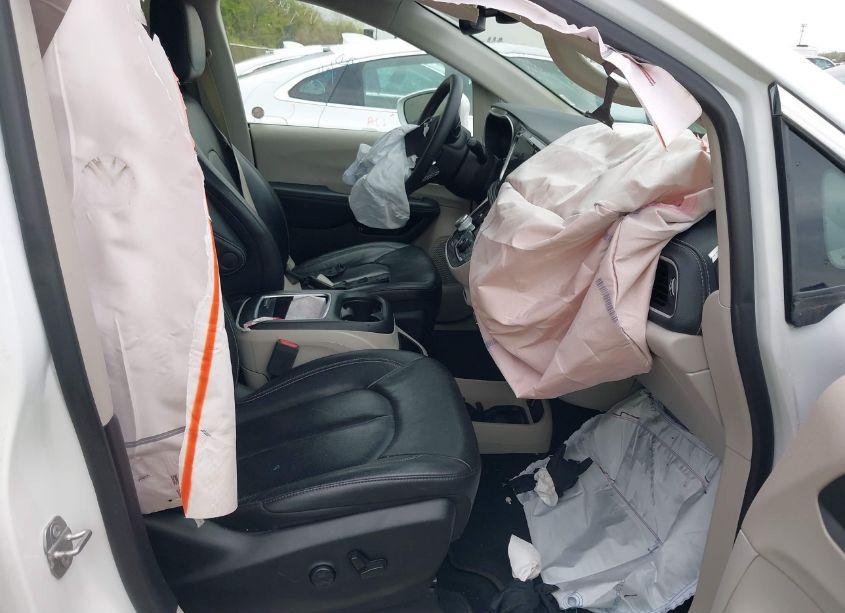 Photo 5 of 2022 Chrysler Pacifica HYBRID TOURING L (VIN 2C4RC1L7XNR144908)