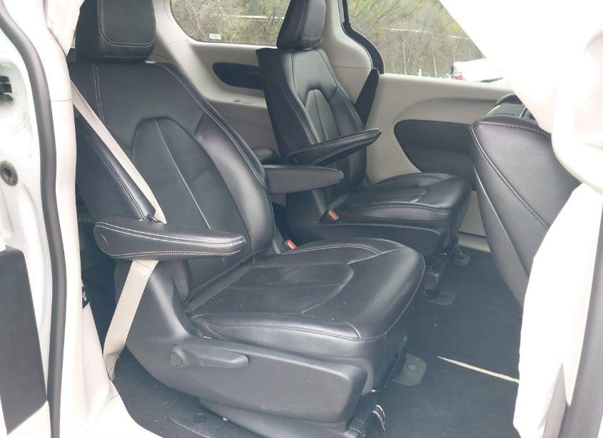 Photo 8 of 2022 Chrysler Pacifica HYBRID TOURING L (VIN 2C4RC1L7XNR144908)