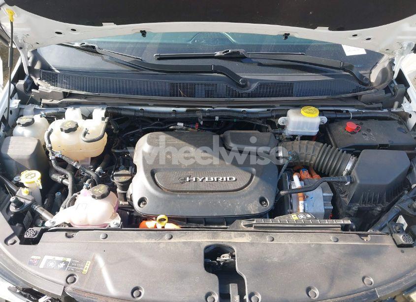 Photo 10 of 2022 Chrysler Pacifica HYBRID TOURING L (VIN 2C4RC1L7XNR173597)