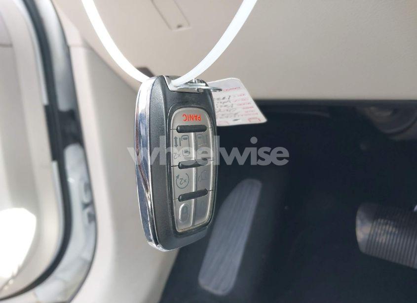 Photo 11 of 2022 Chrysler Pacifica HYBRID TOURING L (VIN 2C4RC1L7XNR173597)