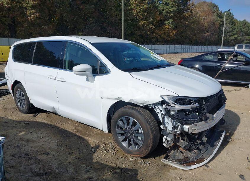 Photo 14 of 2022 Chrysler Pacifica HYBRID TOURING L (VIN 2C4RC1L7XNR173597)