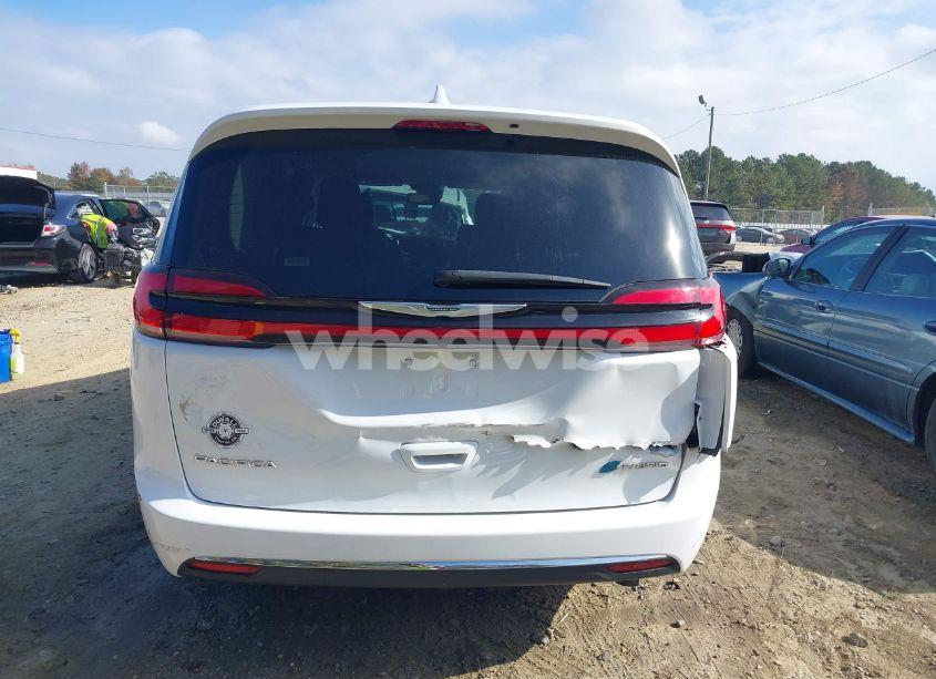 Photo 17 of 2022 Chrysler Pacifica HYBRID TOURING L (VIN 2C4RC1L7XNR173597)