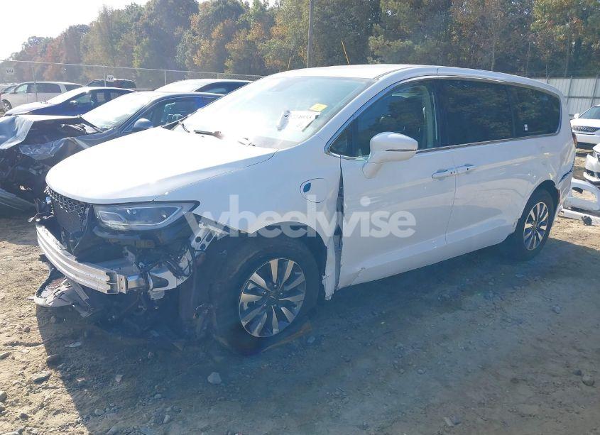 Photo 2 of 2022 Chrysler Pacifica HYBRID TOURING L (VIN 2C4RC1L7XNR173597)