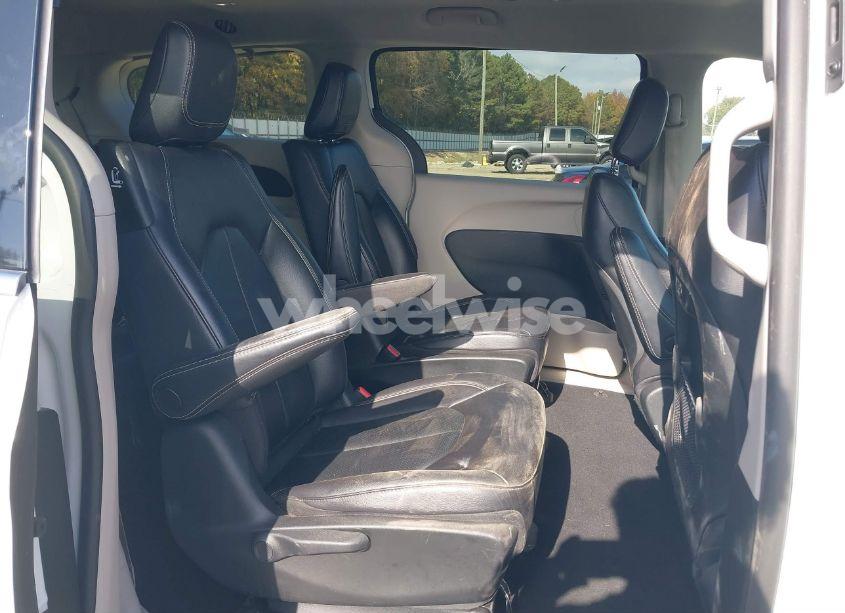 Photo 8 of 2022 Chrysler Pacifica HYBRID TOURING L (VIN 2C4RC1L7XNR173597)