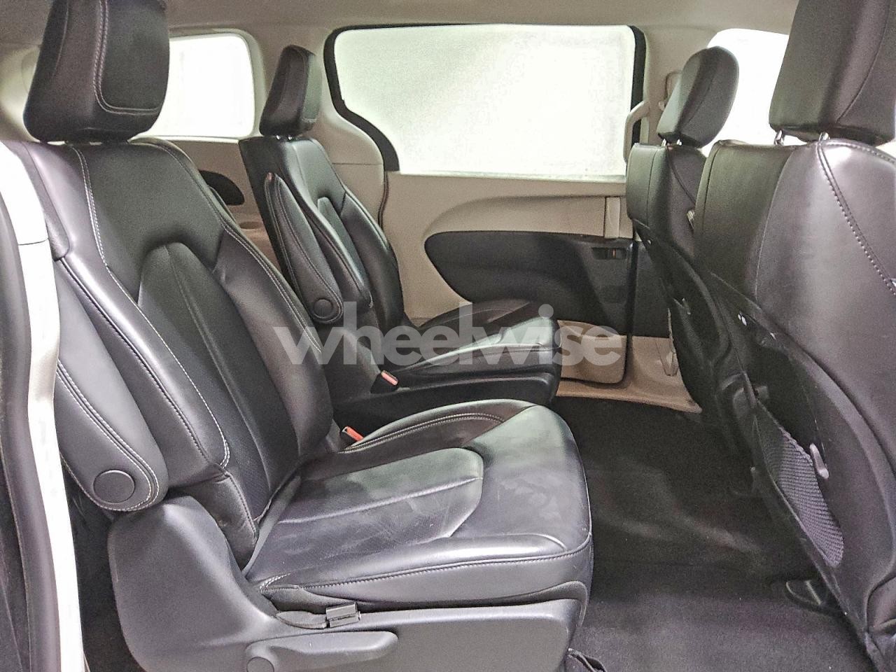 Photo 11 of 2023 CHRYSLER PACIFICA HYBRID TOURING L (VIN 2C4RC1L7XPR558788)