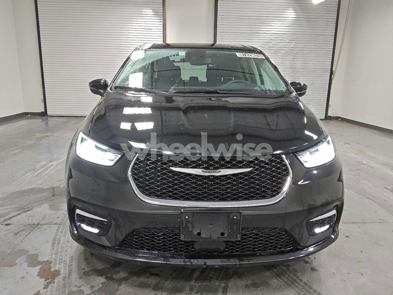 Photo 5 of 2023 CHRYSLER PACIFICA HYBRID TOURING L (VIN 2C4RC1L7XPR558788)