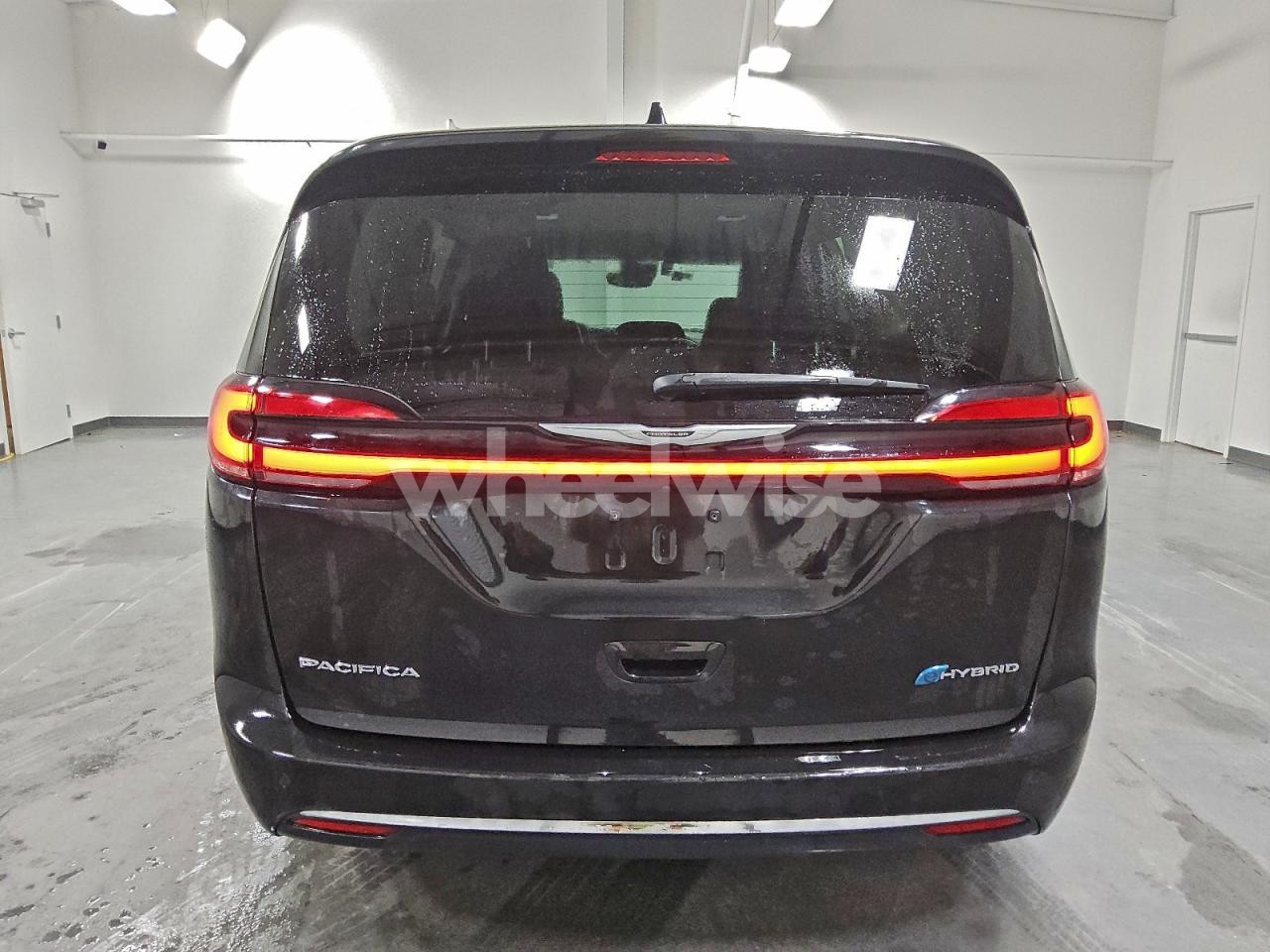 Photo 6 of 2023 CHRYSLER PACIFICA HYBRID TOURING L (VIN 2C4RC1L7XPR558788)