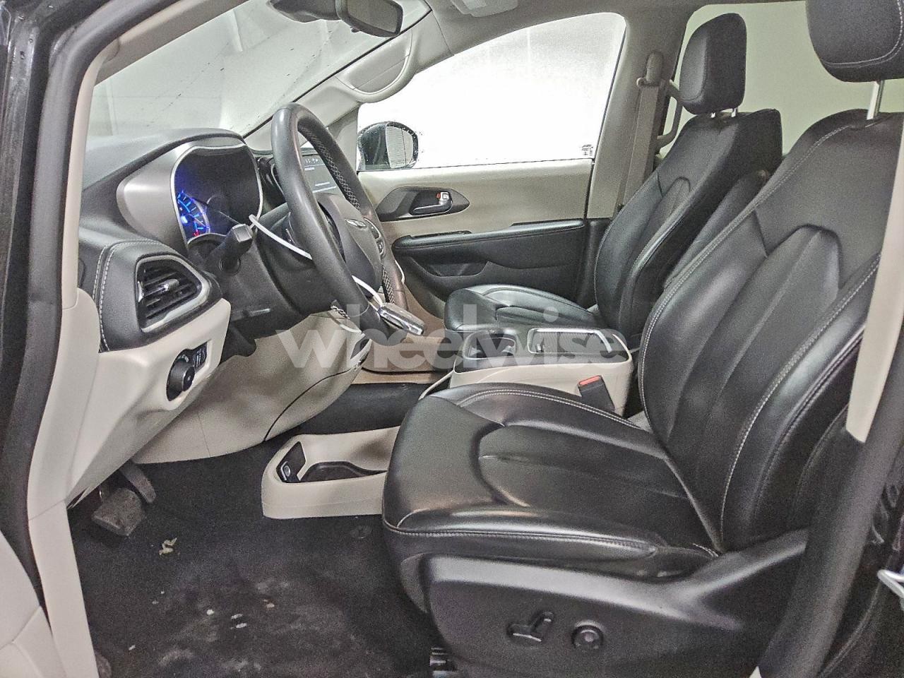 Photo 7 of 2023 CHRYSLER PACIFICA HYBRID TOURING L (VIN 2C4RC1L7XPR558788)